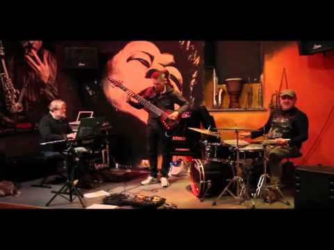 Barga Jazz Club 30 ottobre 2015: DISTRICT 9 BUNCH feat.Andrea Fascetti suona 