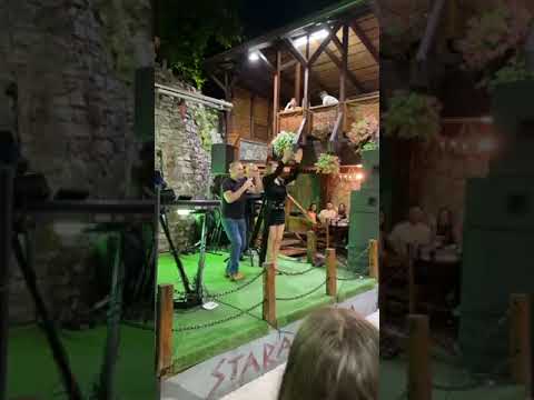 #Viki Miljkovic - Udri, udri udri mujo(lepa brena)