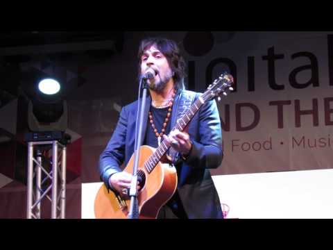 "Dedicato a Te" Live -  Francesco Sarcina, Le Vibrazioni - Verona, Vinitaly and the Music