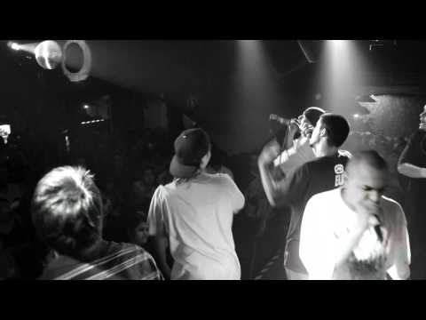 Adickta Sinfonia Lirisistas Dous Mc - Masacre en el Texas (La Akademia)