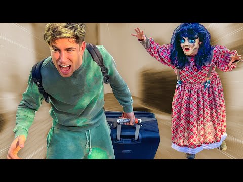 NOS MUDAMOS DE CASA POR LA MUÑECA MALDITA !!!