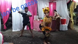 Download lagu joged cantik dan manis.. acara 3 bulanan... pengibing lucu mp3 Download lagu joged cantik dan manis.. acara 3 bulanan... pengibing lucu mp3