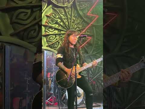 John Sue (The STRINGS) - စိမ်းရက်သူ Live