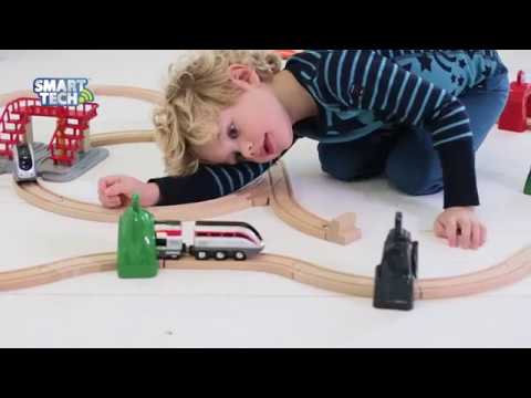 BRIO® SmartTech™ Smart Engine Set with Action Tunnels