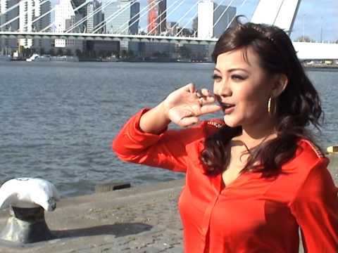 Yanthi Lesmono video clips ' Terong Terongan "