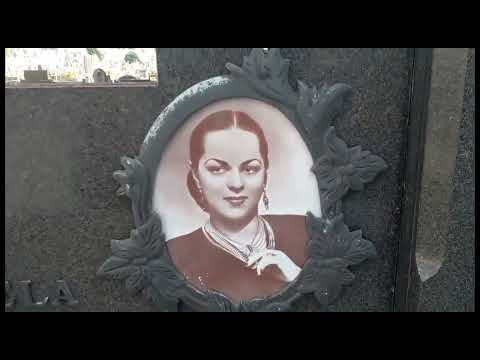 Túmulo e homenagem as cantoras Linda Batista e Dircinha Batista