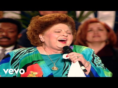 Bill & Gloria Gaither - The Holy Hills of Heaven Call Me [Live] ft. Vestal Goodman