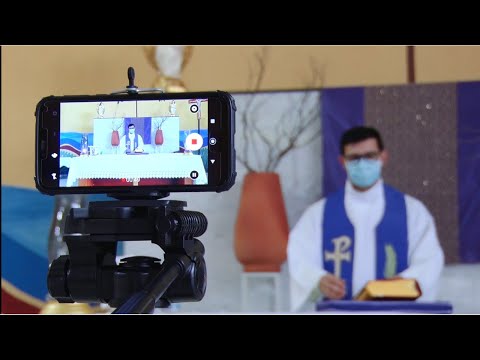 Igrejas usam internet para adaptar missas durante a pandemia