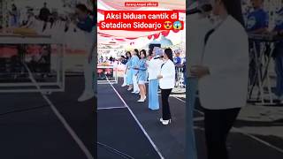 Download lagu aksi biduan cantik di stadion Sidoarjo mp3