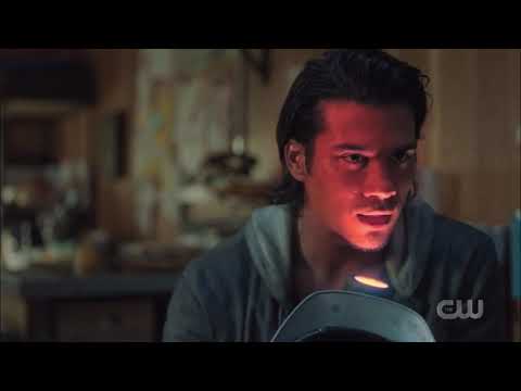 Riverdale 5x14 Fangs Tell everyone the story about MothMen. Archie have nightmares form Medication.