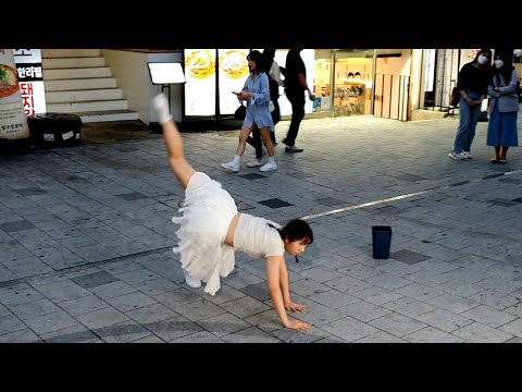 THURSDAY. LUCKYLOVE, ADORABLE CHINESE GIRL. HONGDAE STREET DYNAMIC FASCINATING BUSKING.