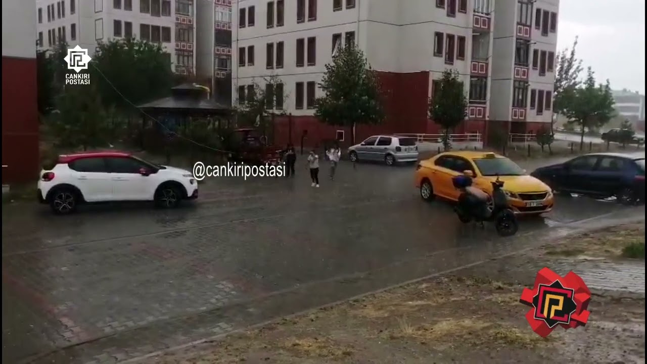 Kurşunlu’da aniden bastıran sağanak vatandaşları hazırlıksız yakaladı