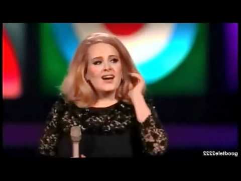 Enfado de Adele en los Brit Awards 2012 (subtitulos español)