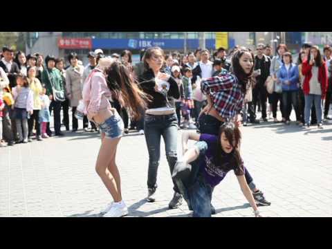 Girl's Day Flash Mob performance dance