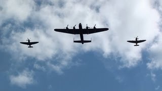 preview picture of video 'Lancaster Bomber / Hurricane / Spitfire - Dunsfold Aerodrome Wings and Wheels August 2012 1080p HD'