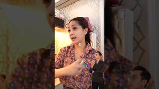 Download lagu The Right Way to Spray Perfume to Avoid Going Broke! #shorts mp3
