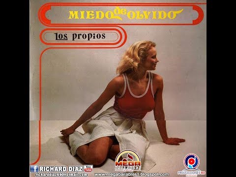 VESTIDA DE BLANCO LOS PROPIOS