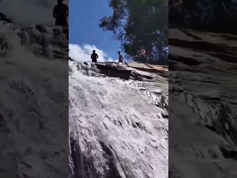 Aventuras na Cachoeira em Serranos-MG 🇧🇷 #shorts #cachoeirasdobrasil
