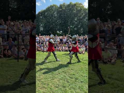 Turniej miecza długiego na zamku w Liwie #turniejrycerski #rycerze #zamek #pojedynek #walkirycerskie