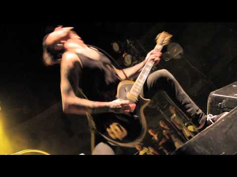 Pierce The Veil - Besitos (live in San Diego)