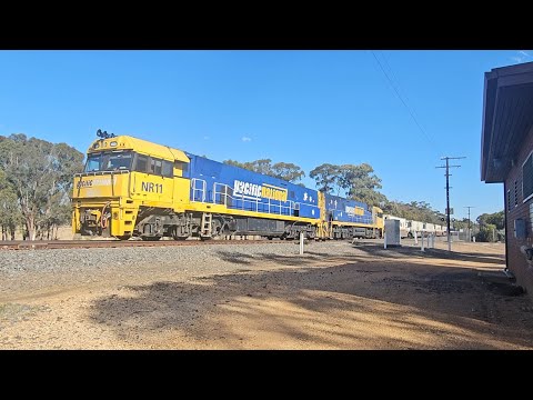6MP4 PN down "Linfox Express #2" (NR11 NR7, 60P), Melbourne to Perth, 1750, 12/12/25, Deep Lead VIC