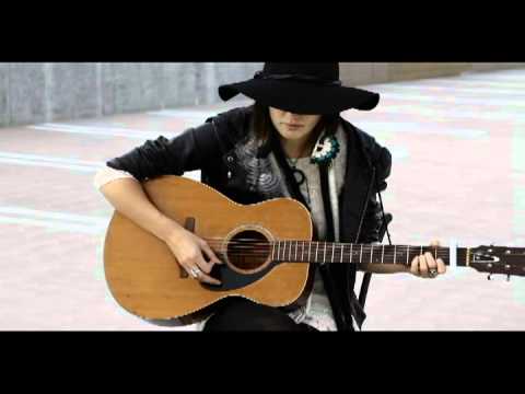 Lauren Barth - City High (Acoustic Rooftop Session)