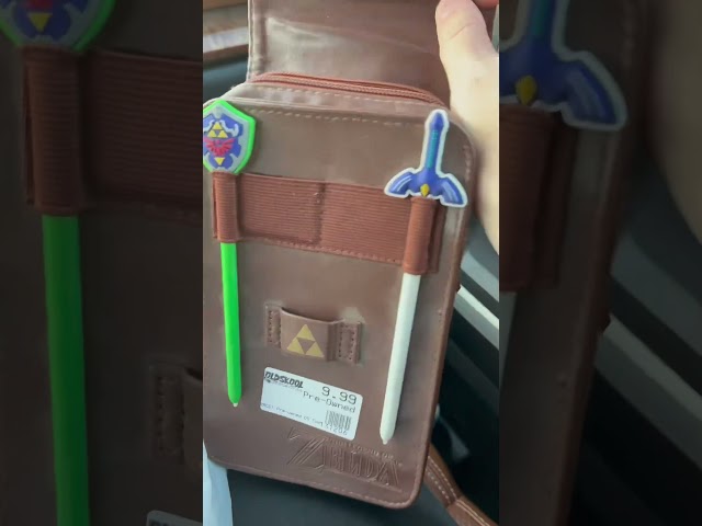 Vídeo relacionado con Caso de Viaje de Shell Duro con 8 Ranuras de Juego y Almacenamiento de Accesorios para Consolas 3ds XL/2DS XL/DS Lite/DSI XL (Negro) (Black)
