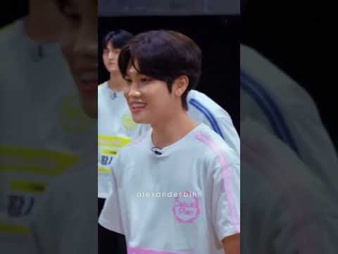 The way They Looked at shownu muscles #shownu #monstax #debutplan #newkids  #survivalshow