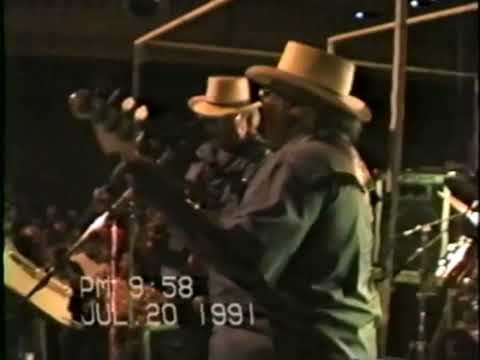 Los Aguilares - Paloma Piquito de Oro (Live at San Antonio 91')