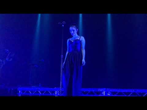 2017.10.27 - Banks - Fast Car (Tracy Chapman Cover) @ Luxembourg