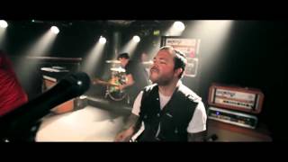 Download lagu Kick Me - Sleeping With Sirens mp3