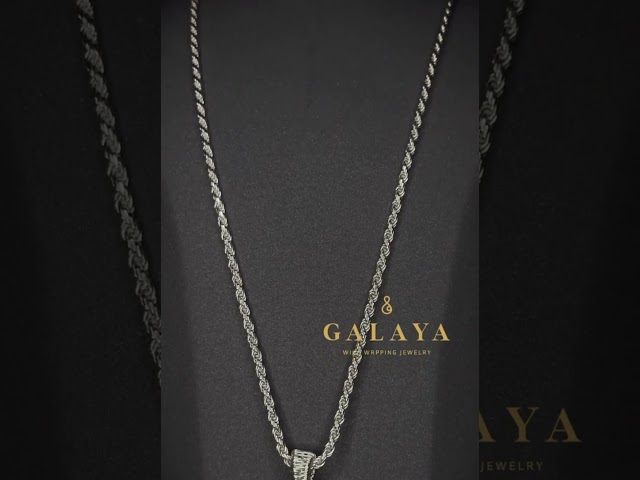 قلادة من الفضة الخالص مع حجر دم التنين