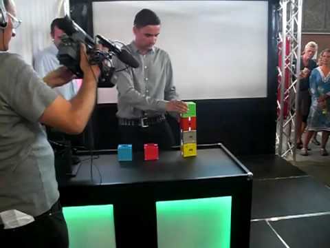 Simon Kvamm plays L.O.C. with beat blocks