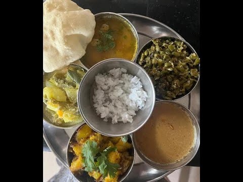 BHAGIRATHI BLOGS wishes you a very Happy Onam with Mini ONASADHYA! Yummy, wholesome treat!