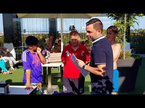 Alevín Bigastro reconocimiento al míster qué ha conseguido con este grupo de niños ser campeones Lig