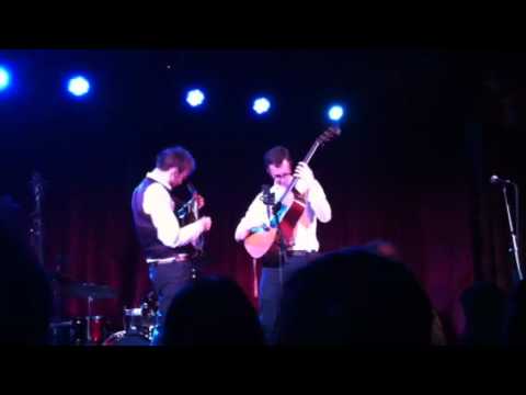 Chris thile & michael daves- cry, cry darlin