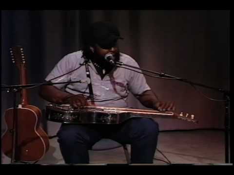 Alvin Youngblood Hart on Fog Town Network--Living in a Strain.m4v