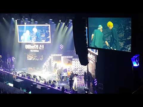 Winner showing their Variety Skills through an umbrella 😍 - WWIC2018 180617