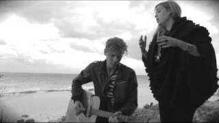 Lykke Li sings &quot;Little Bit&quot; in Bermuda