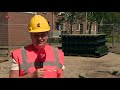 Eerste straat en parkeerplaatsen van plastic aangelegd in Almere