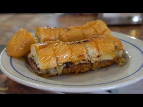 Gazela Cachorrinhos! Portuguese Hot Dogs in Porto, Portugal!