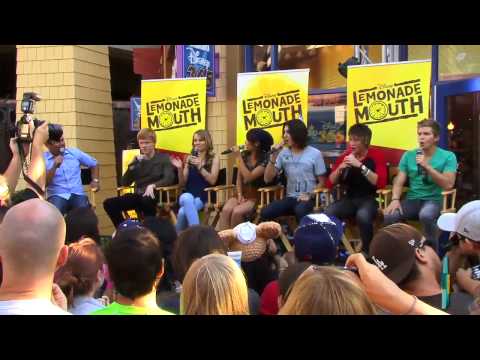 Lemonade Mouth Cast Decides Who's Who in Their Family
