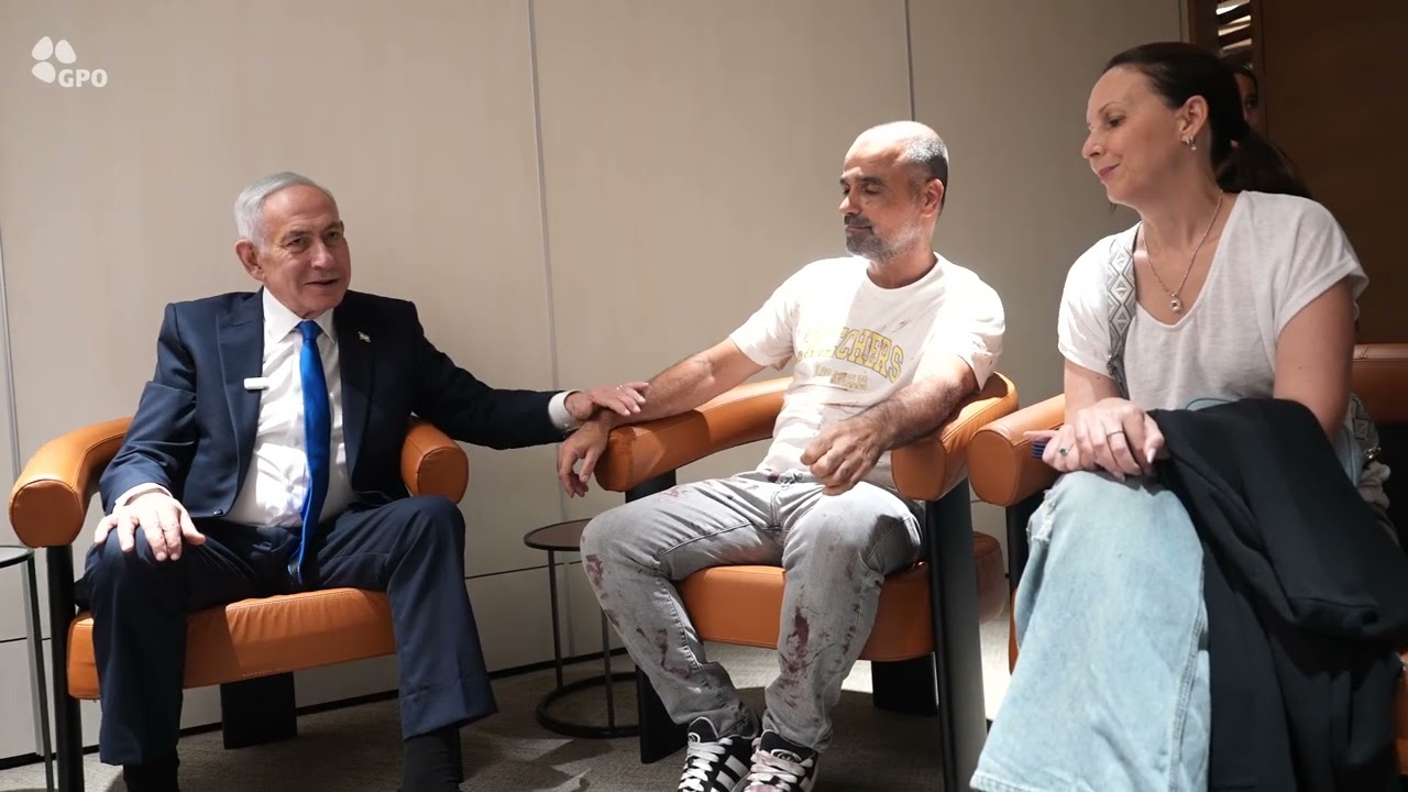 רה"מ נתניהו בנתב"ג עם יניב חיון שפרץ לתא הטייס בטיסה מדובאי לישראל: ״אתה גיבור