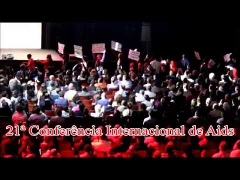 Jovens se manifestam no terceiro dia da 21ª Conferência Internacional de Aids
