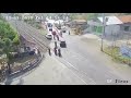Detik Detik Mobil Tertabrak Kereta Api Di Jalur Perlintasan Kota Tegal
