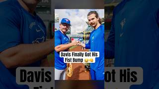 UPDATE: Davis Schneider got his fist bump from Dylan Cease ???????????? #MLB #BlueJays