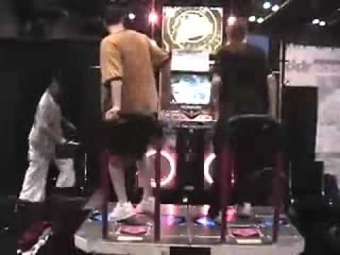 DDR: Digital Life 2004 Grand Finals: Reflex vs. Pickles - Maxx Unlimited (Shuffle)