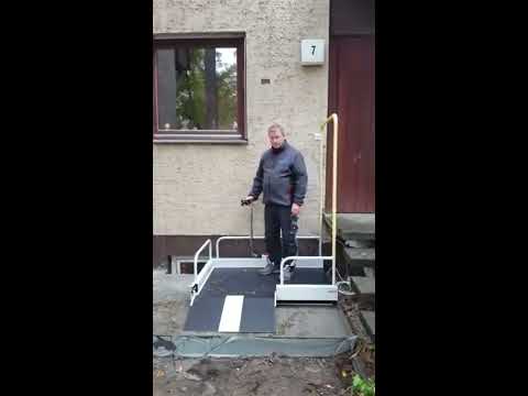 Plattformlift Hebebühne für Rollstuhlfahrer Typ 2 von SOBRAtec