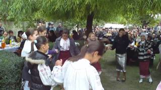 preview picture of video 'Liesti - Cununita satului (8) la hramul Bisericii 2010'