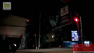 Download lagu “LAMPU LALU LINTAS DI MALAM HARI' (TRAFFIC LIGHTS AT NIGHT FOOTAGE) mp3
